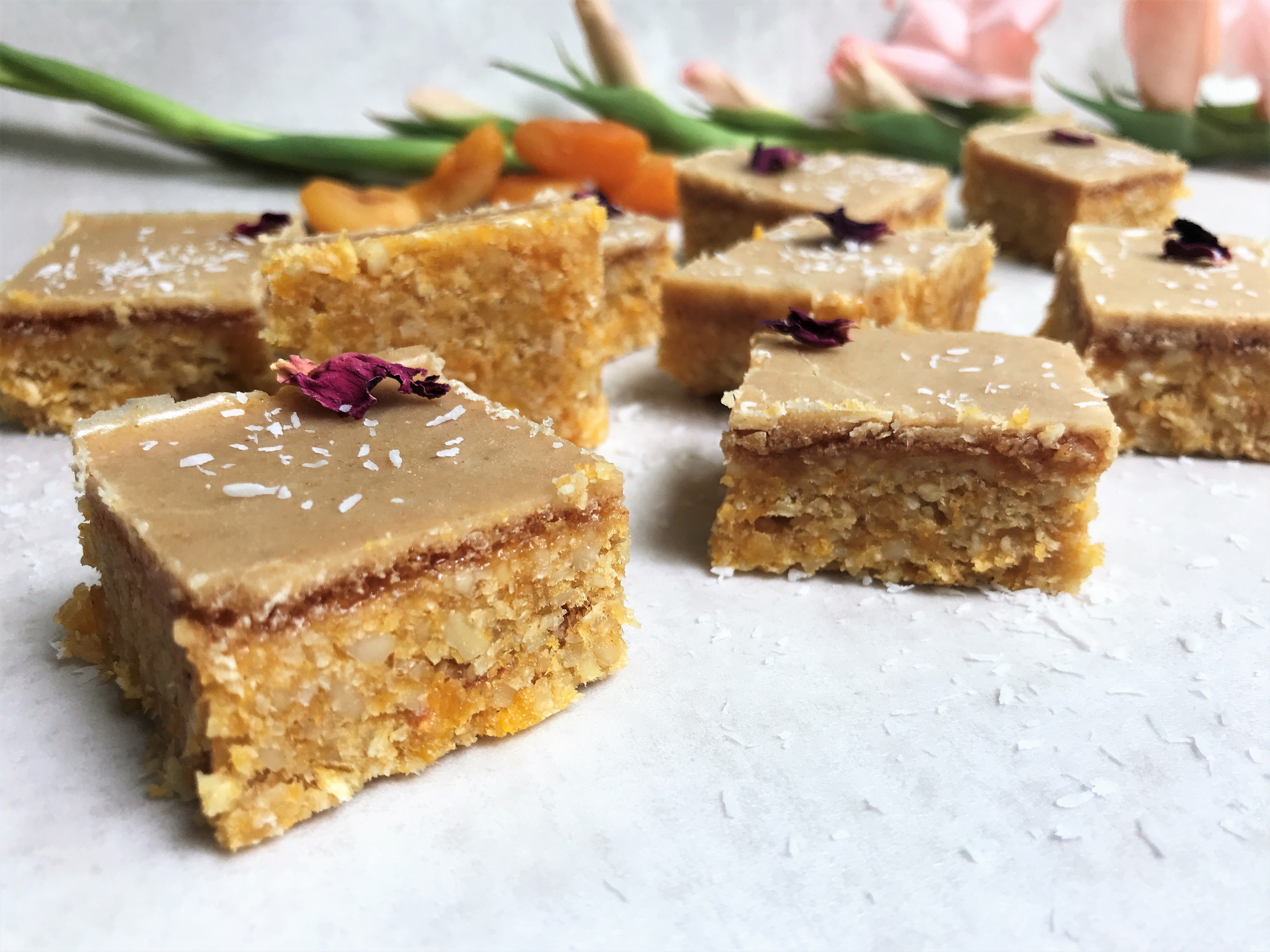 Raw Ginger and Apricot Crunch Bars