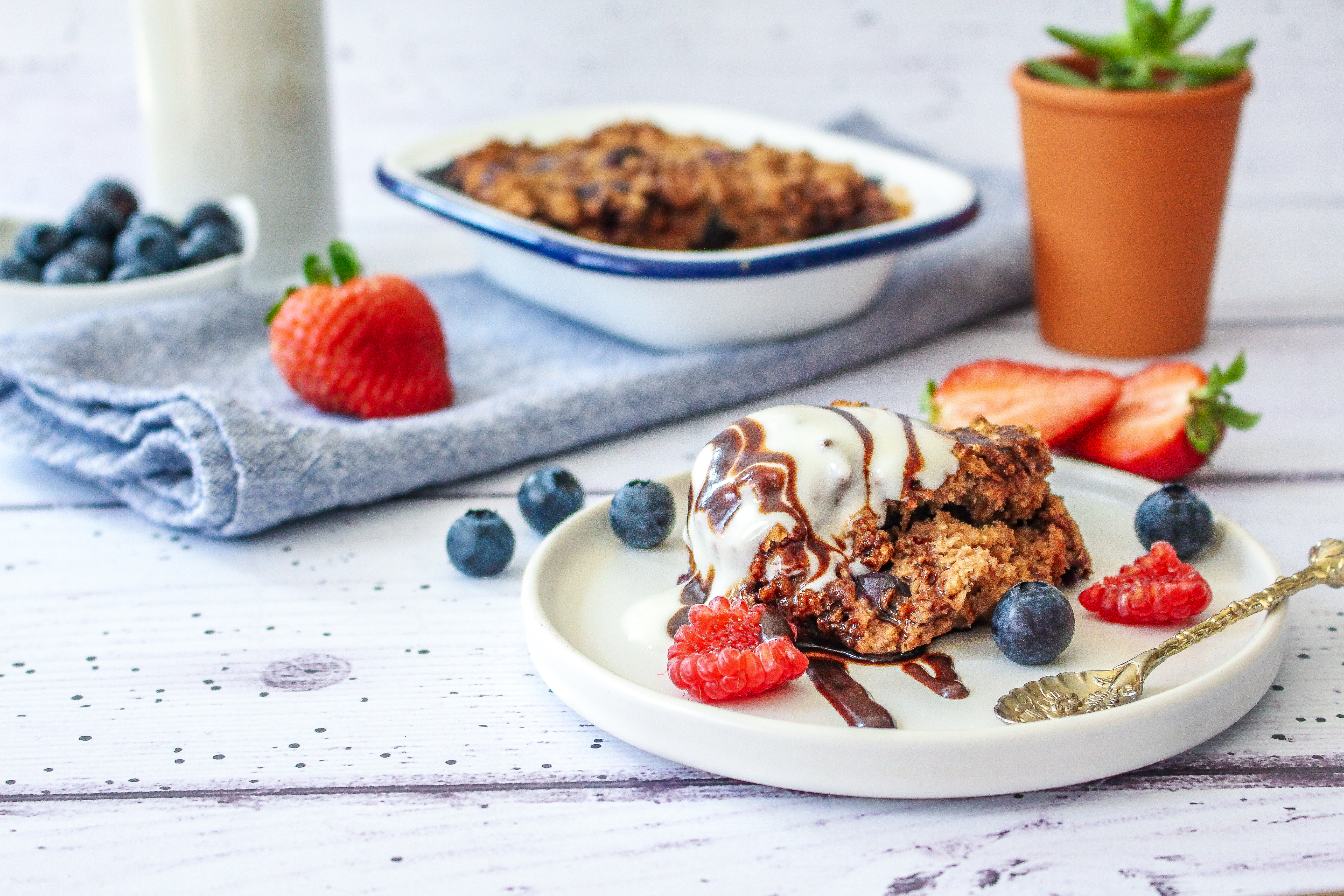 Chocolate Blueberry Baked Oats