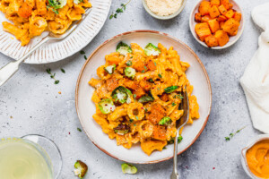 Landscape image of Easy Vegan Pumpkin Mac and Cheese