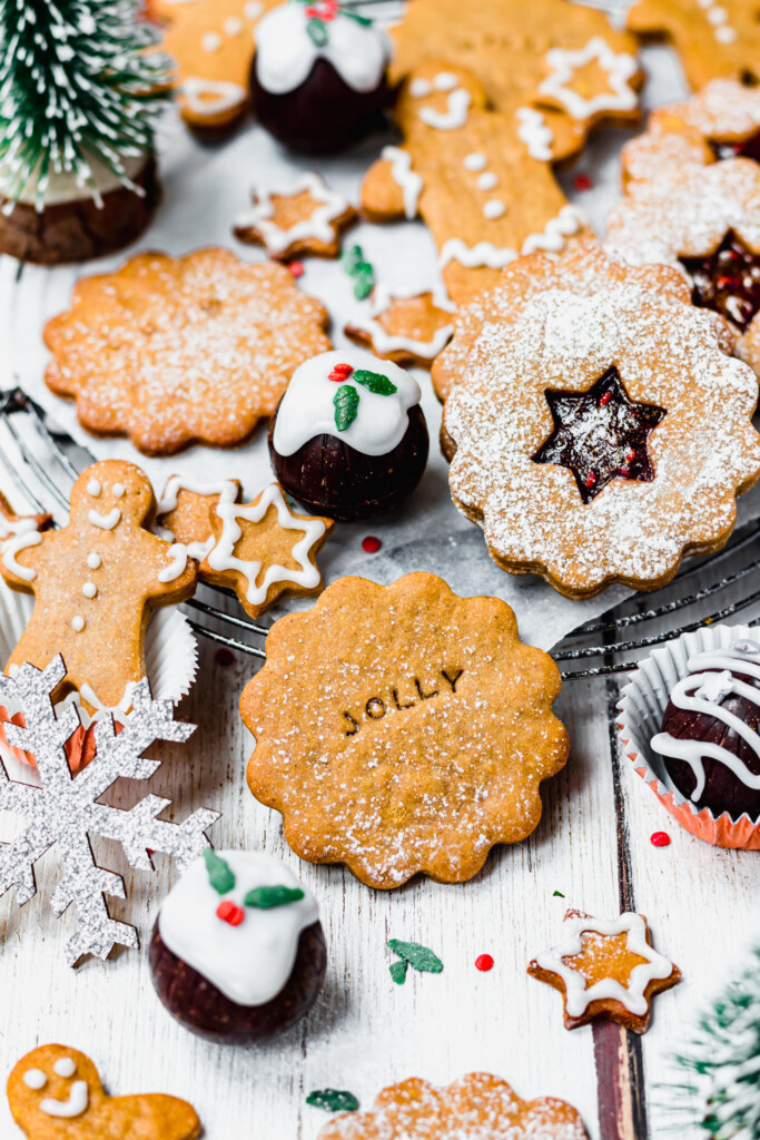Vegan Gingerbread Cookie with "jolly"