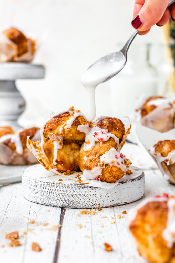 Peanut Butter Monkey Bread Muffins with icing sugar drizzle