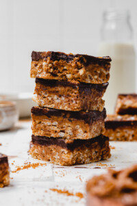 Biscoff Chocolate Crispy Bars (Vegan GF-Option) - Nourishing Amy