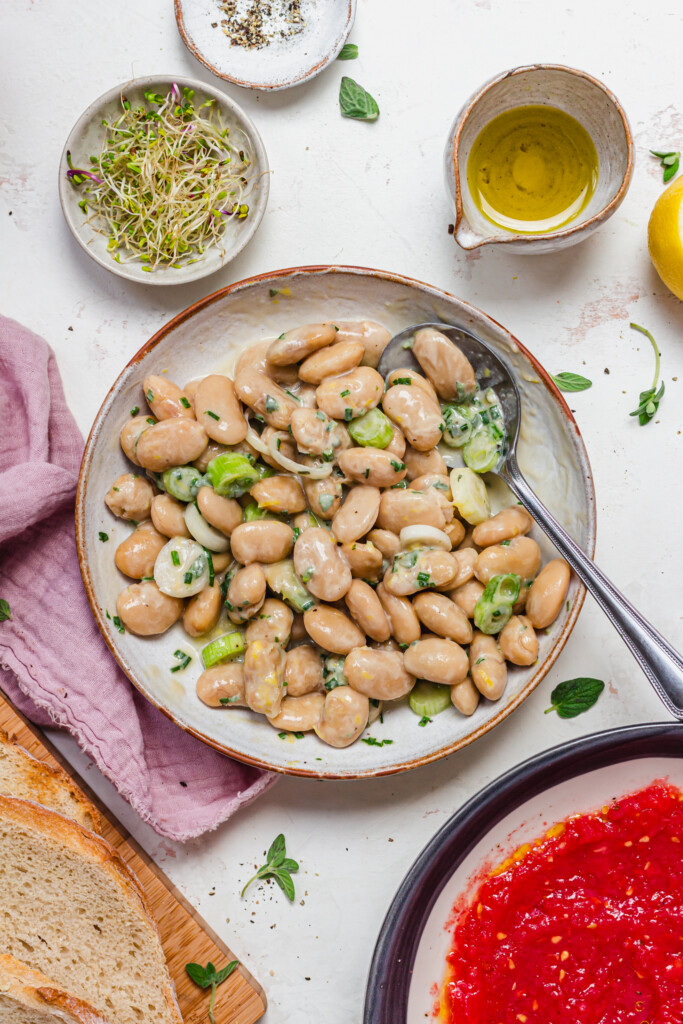 A bowl of creamy lemony and herby butterbeans