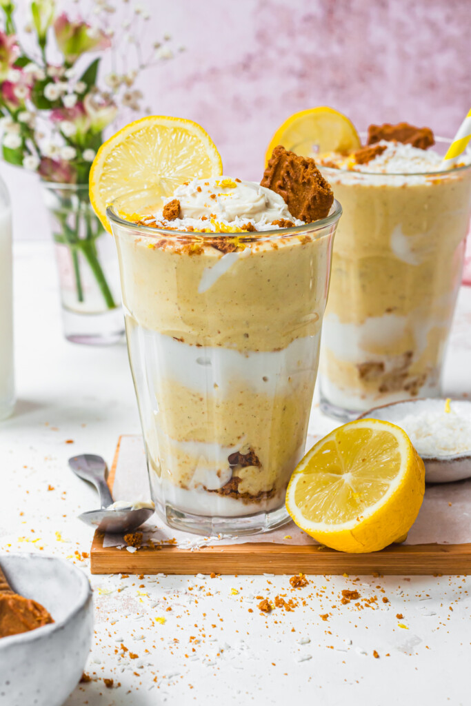 Two glasses of Lemon Meringue Smoothie with cookies on top