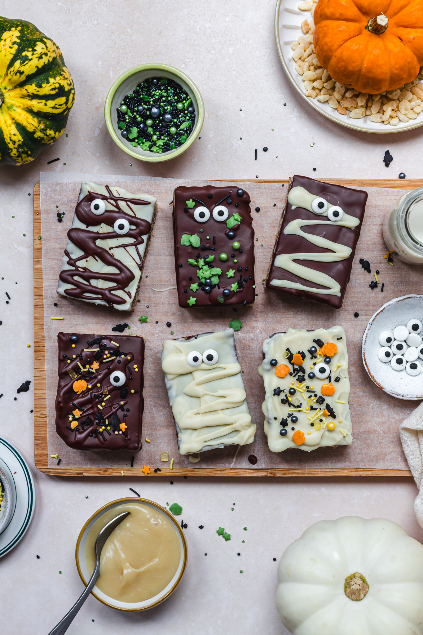 6 Spooky Chocolate Fudge Crispy Bars